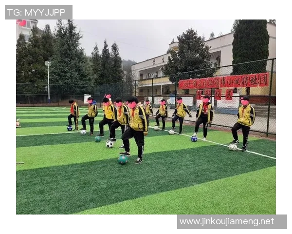 足球明星温暖明场传递爱心与希望点亮未来的梦想之路